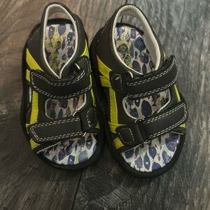 Cat and Jack size 5 sandals